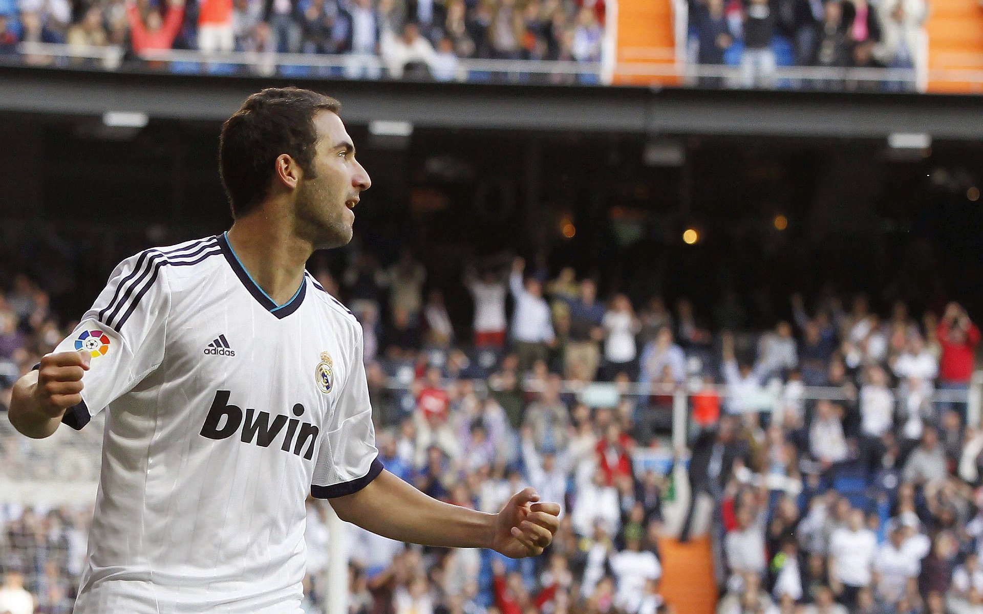 爱游戏赛事中心-“激烈战役：球迷热血沸腾的最新精彩对决”，激烈战斗是什么意思